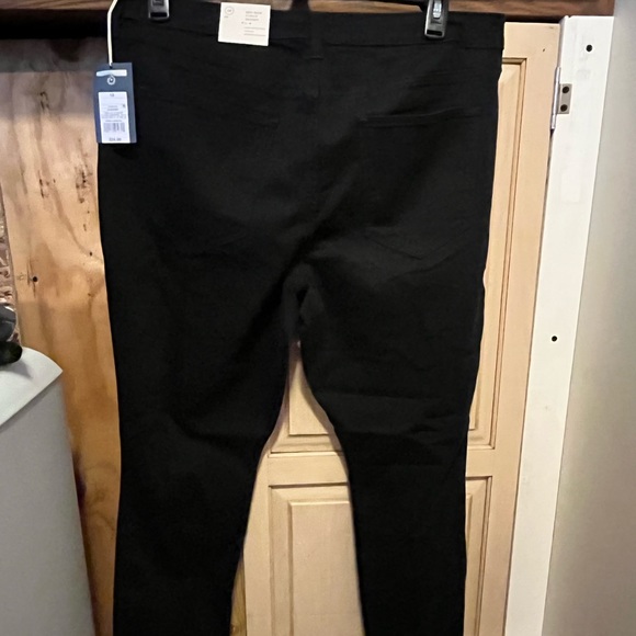 Universal Thread black jeans - Picture 2 of 3